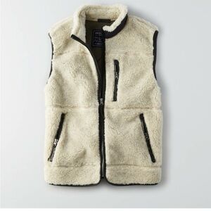 American Eagle Outfitters Zip-up Sherpa Vest in an off-white